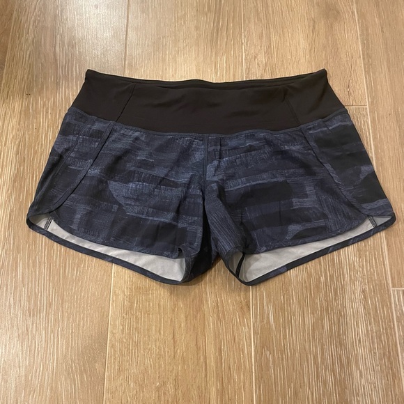 Patterned lulu lemon rum times shorts - Picture 1 of 3